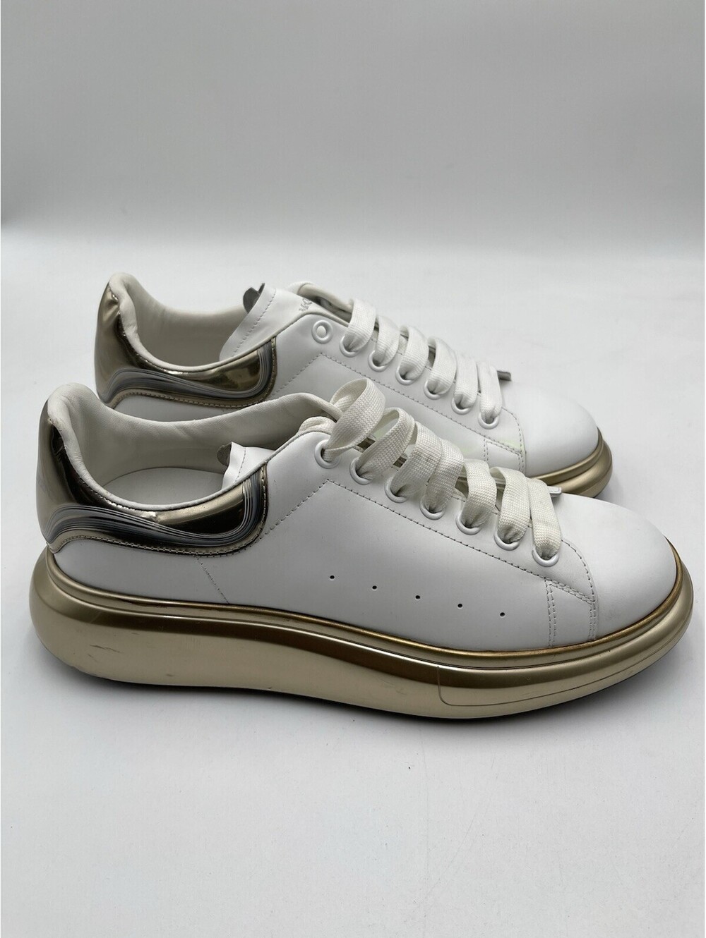 Alexander McQueen Oversized Sneaker white leather gold-tone heel tab Size 42